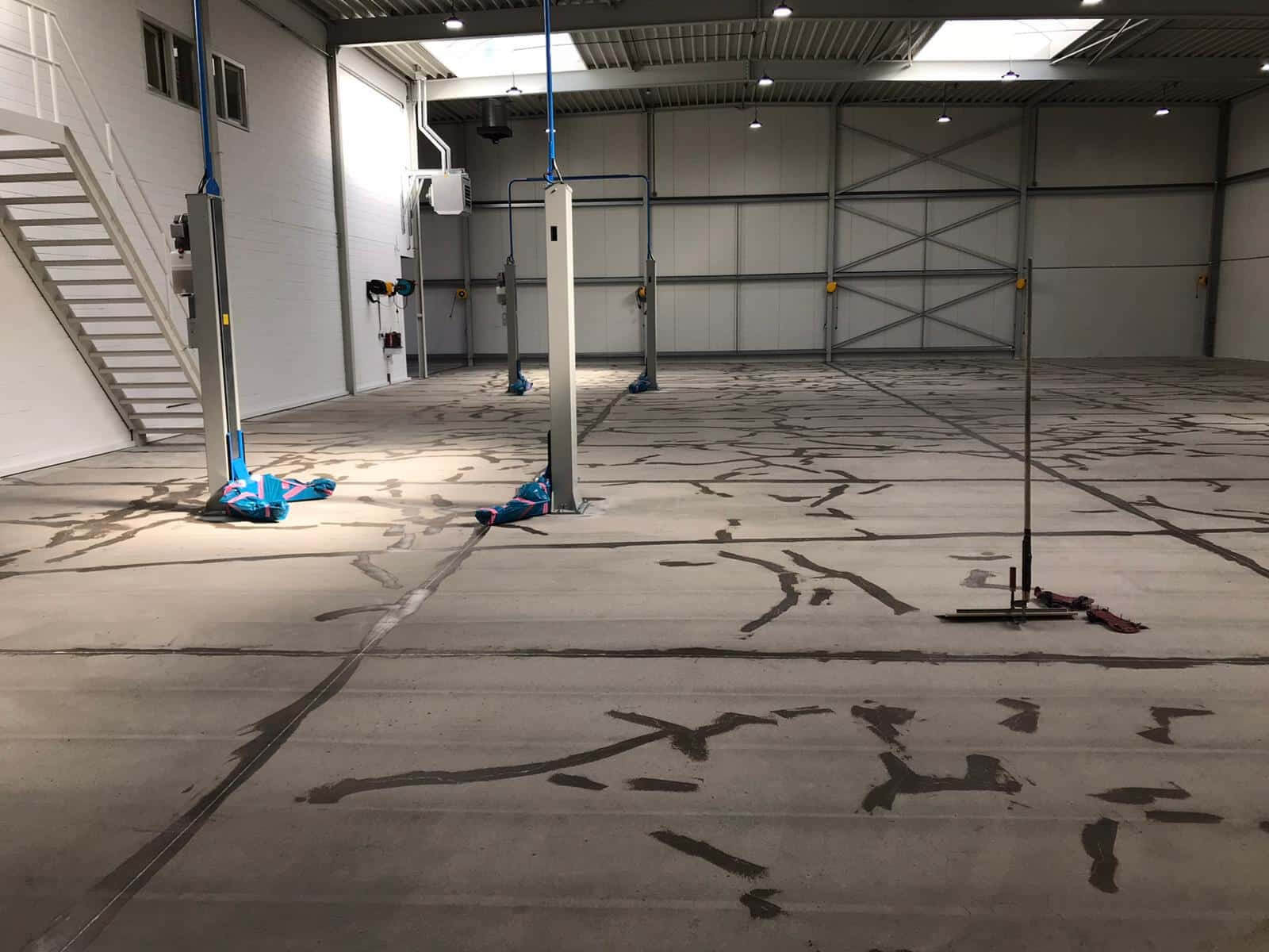 betonvloerreparatiebedrijfshal.jpg betonvloerreparatiebedrijfshal.jpg